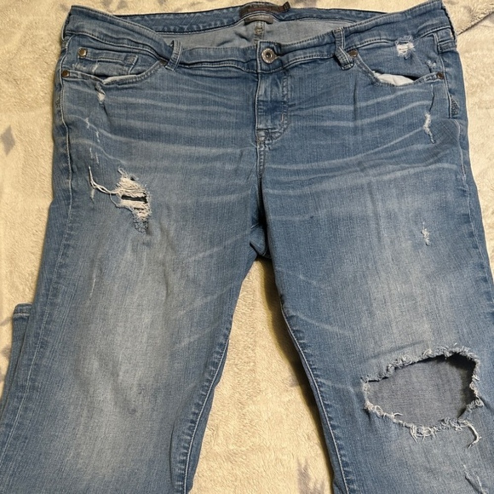 A64.   Torrid Blue Distressed boyfriend Straight Leg Jeans size 18 xs